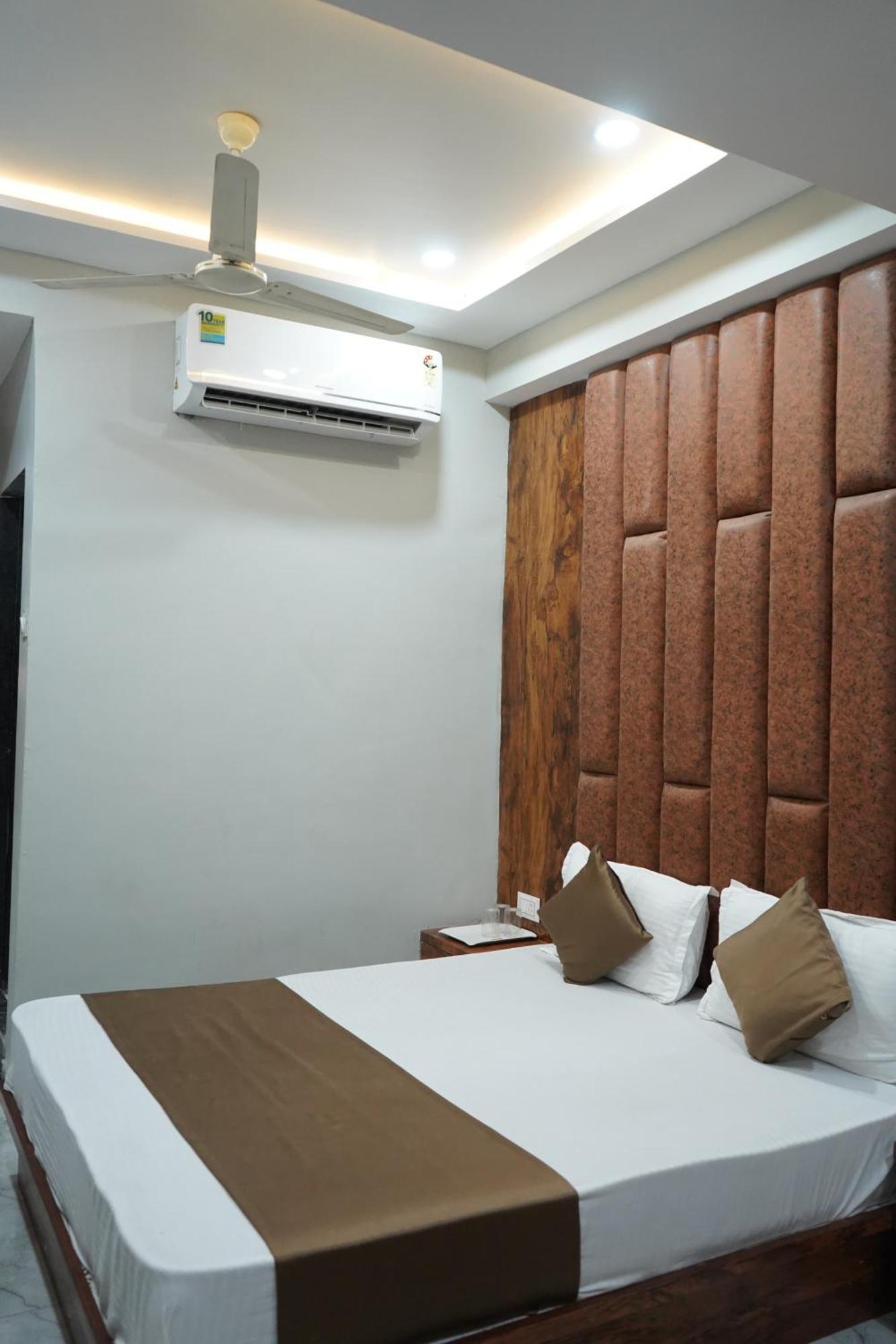 Hotel Pr Villa Gandhinagar Exterior photo