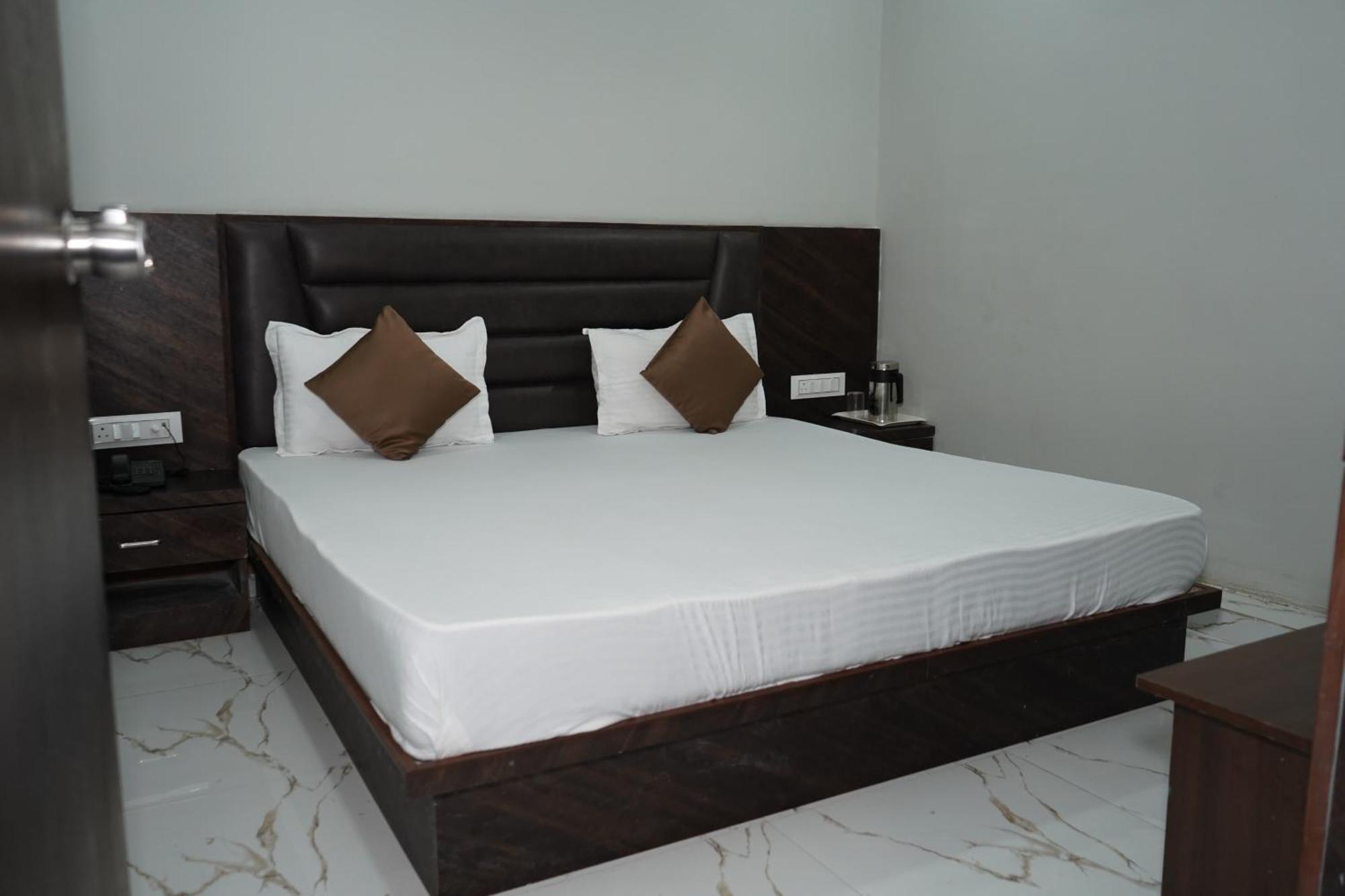 Hotel Pr Villa Gandhinagar Exterior photo