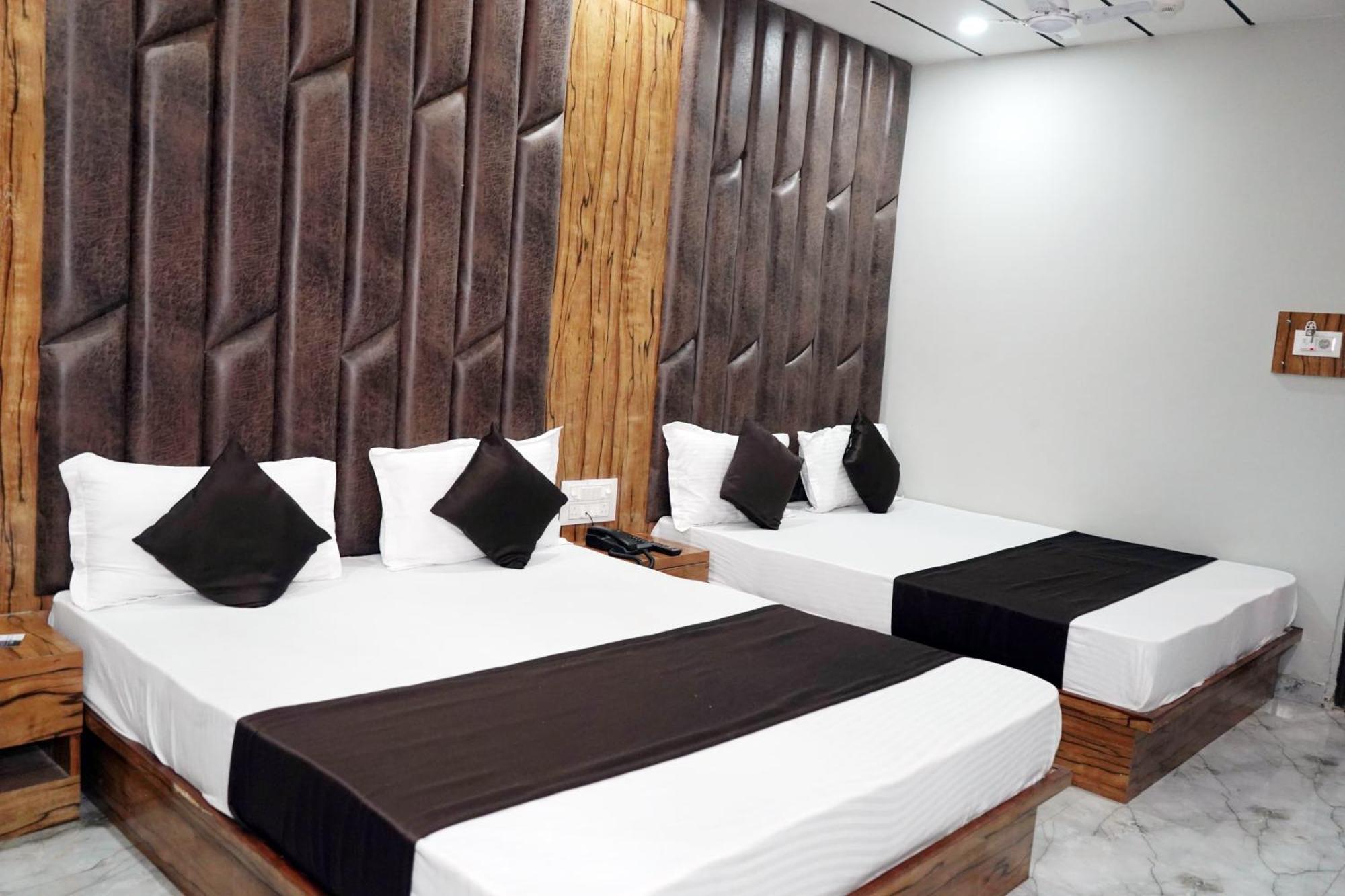Hotel Pr Villa Gandhinagar Exterior photo